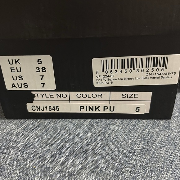 NIB PrettyLittleThing Women’s Sz 7 Pink Square Toe Strappy Block Heel Sandals - Picture 2 of 6